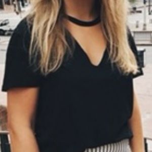 Pam & gela unique cut v neck short sleeve top